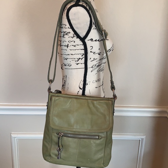 ☘️Authentic Fossil Green Leather Crossbody 💚 - Picture 4 of 12